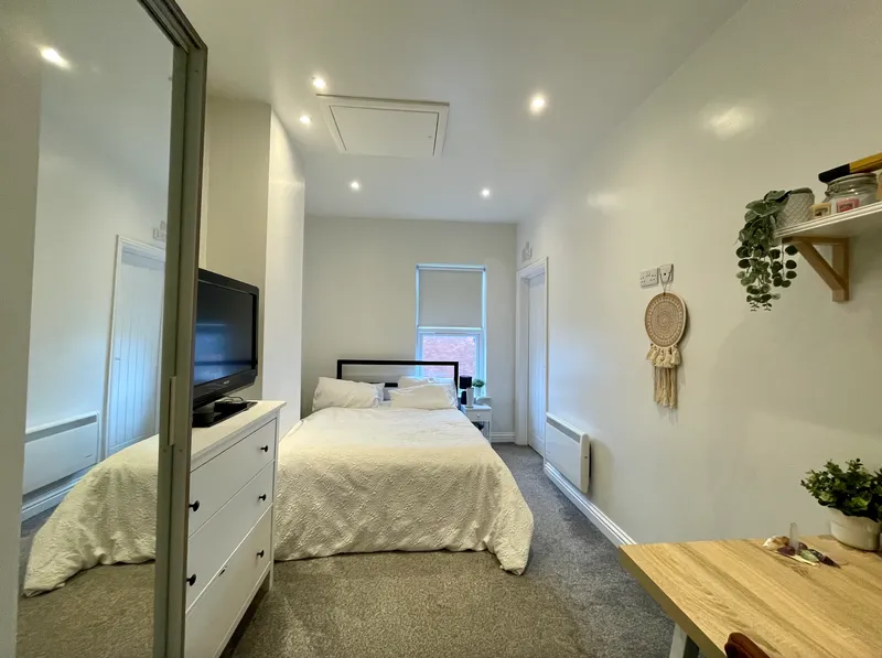 Luxury 1 Bed Flat // SEPT 2026 - Image 3